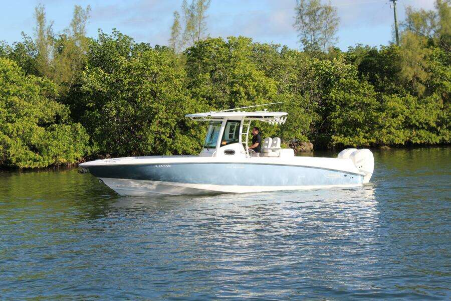 32ft Boston Whaler Yacht For Sale