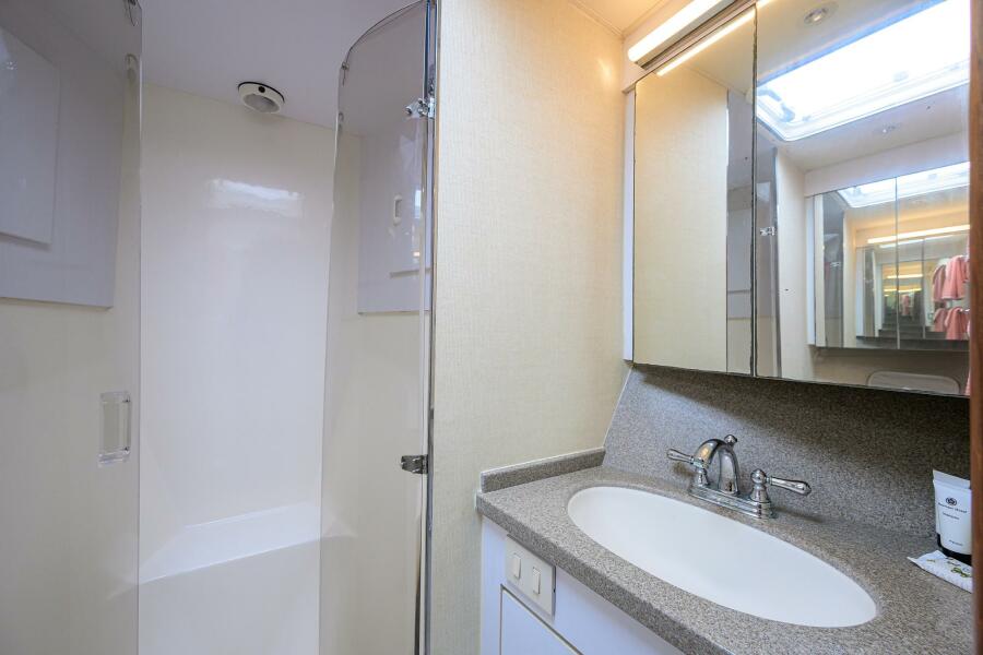 56' 2001 Ocean Yachts Super Sport