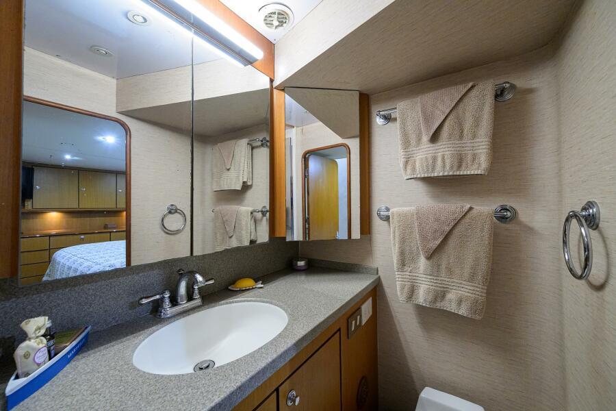 56' 2001 Ocean Yachts Super Sport