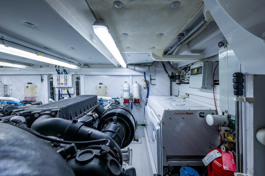 78' 2015 Fairline 78 Squadron