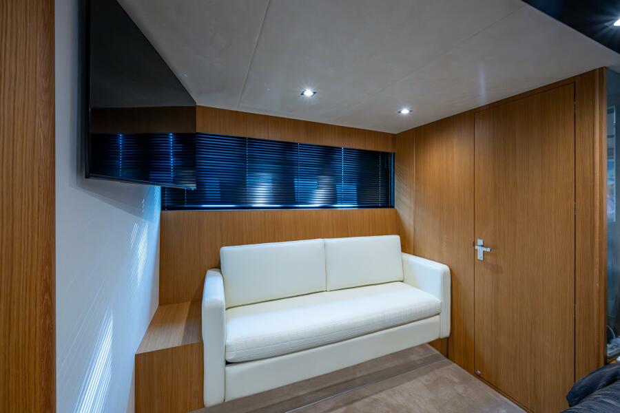 78' 2015 Fairline 78 Squadron