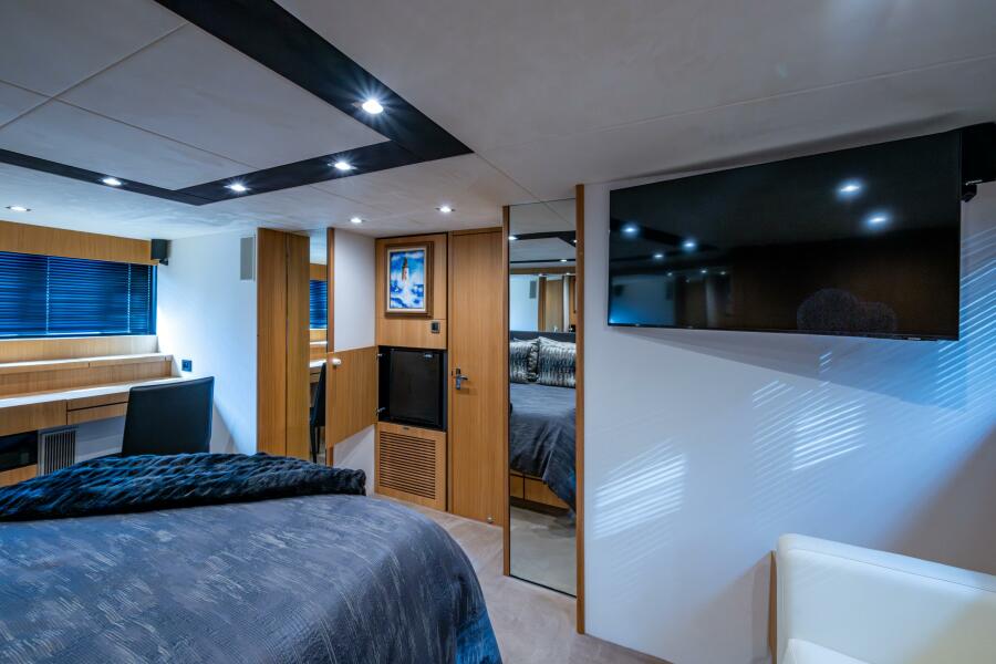 78' 2015 Fairline 78 Squadron