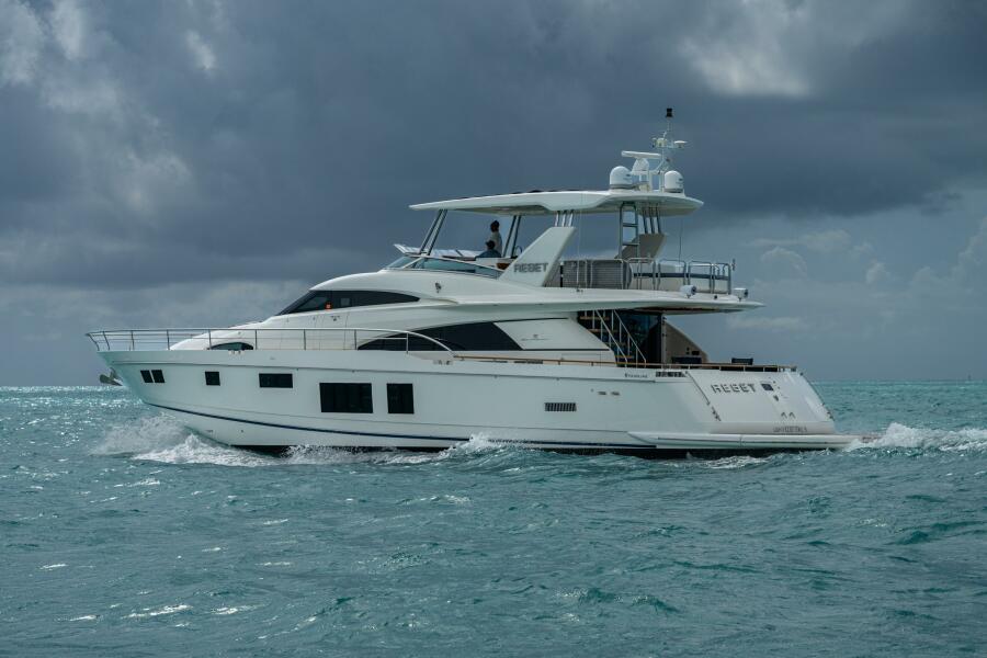 78' 2015 Fairline 78 Squadron