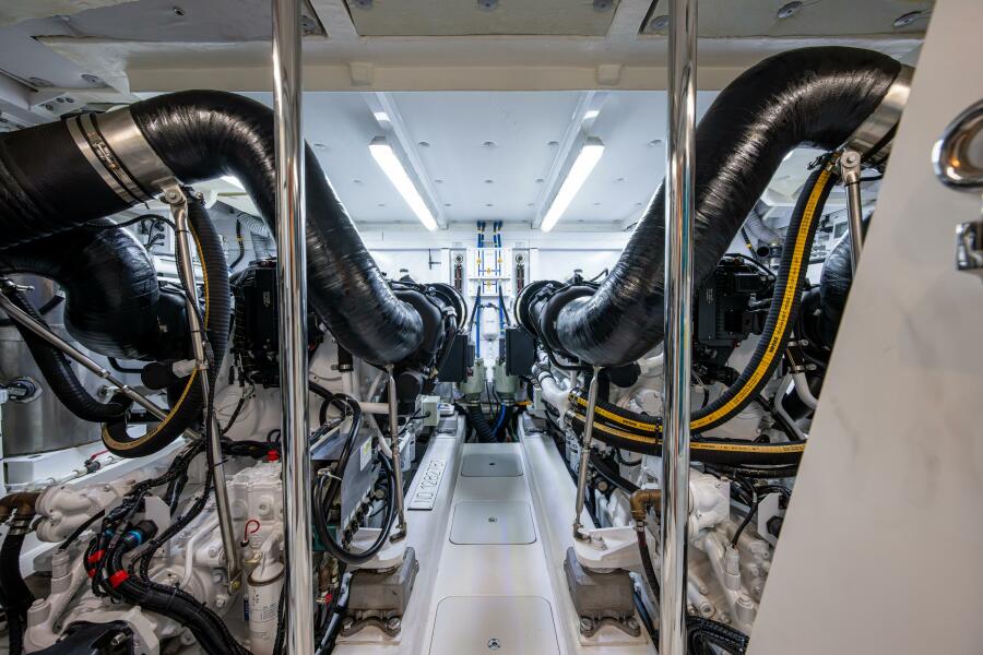 78' 2015 Fairline 78 Squadron