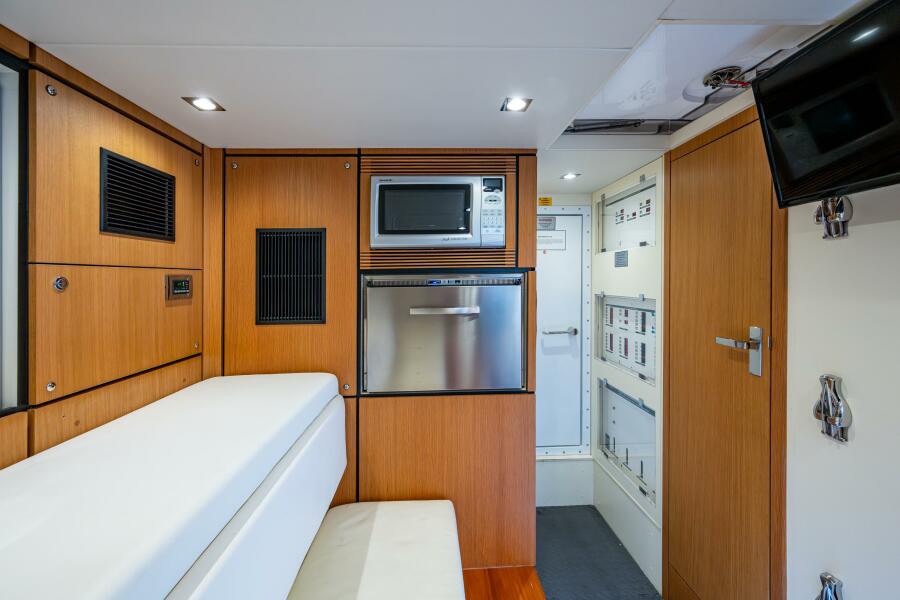 78' 2015 Fairline 78 Squadron