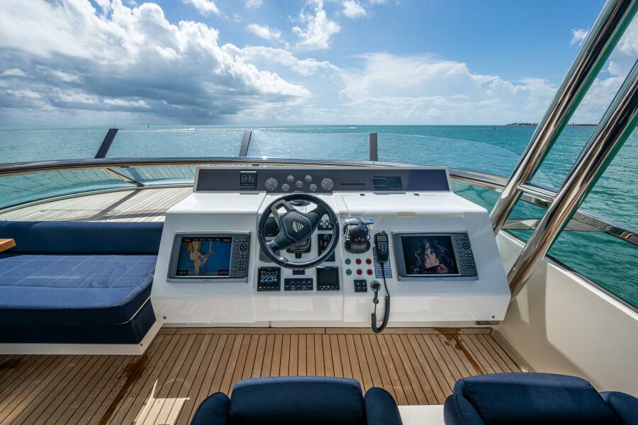 78' 2015 Fairline 78 Squadron