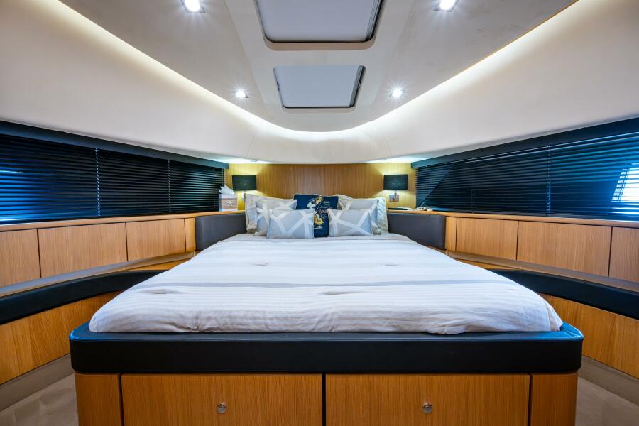 78' 2015 Fairline 78 Squadron