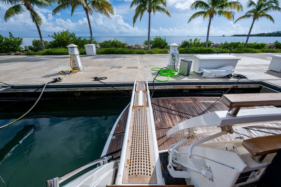 78' 2015 Fairline 78 Squadron