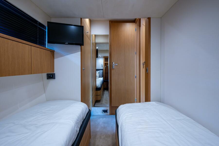 78' 2015 Fairline 78 Squadron