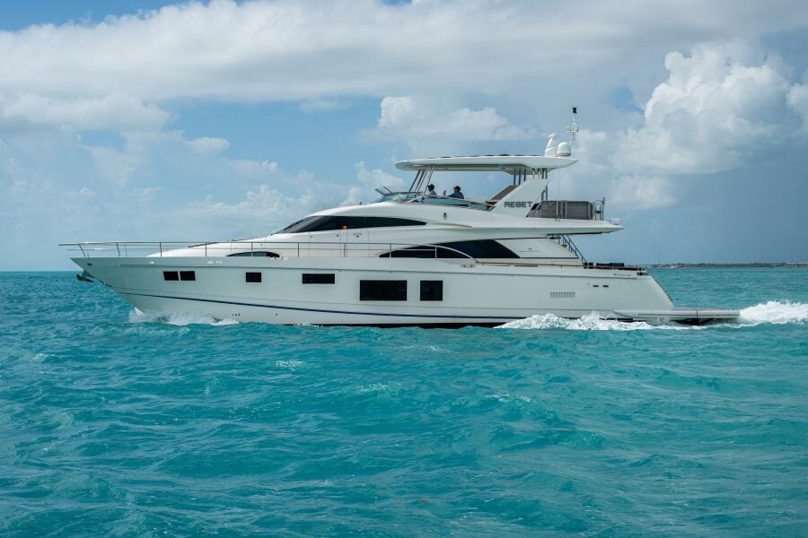 78' 2015 Fairline 78 Squadron