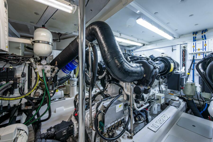 78' 2015 Fairline 78 Squadron