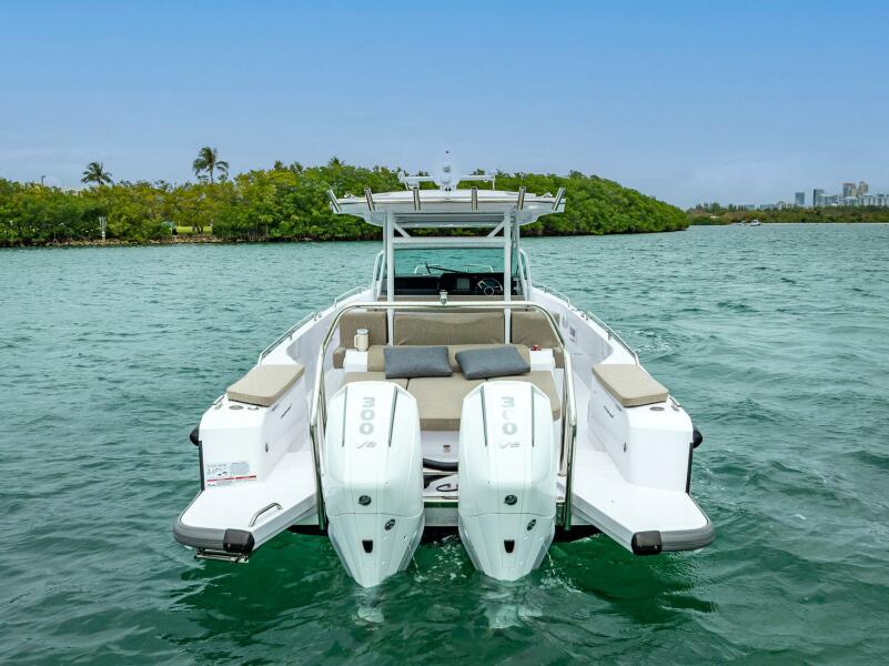 37' 2024 Axopar 37 Sun Top