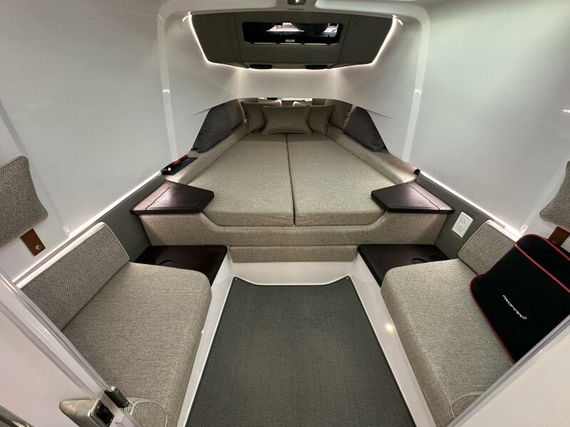 37' 2024 Axopar 37 Sun Top