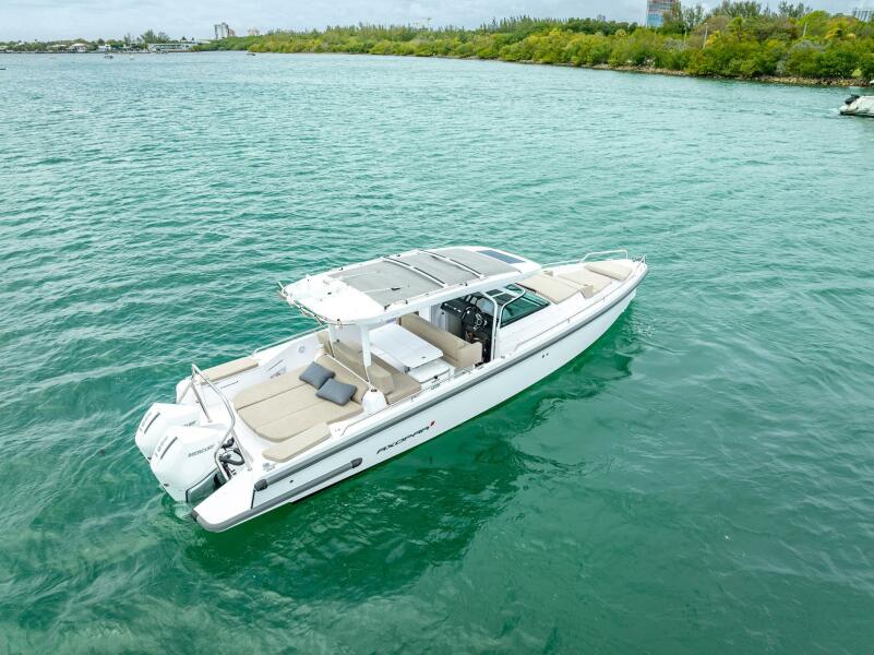 37' 2024 Axopar 37 Sun Top
