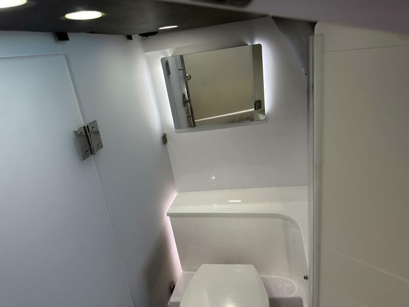 37' 2024 Axopar 37 Sun Top