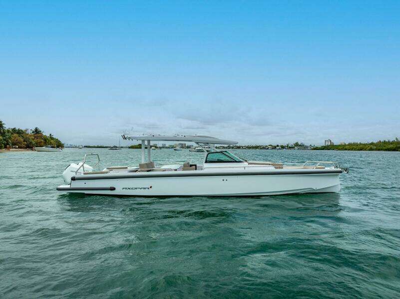 37ft Axopar Yacht For Sale