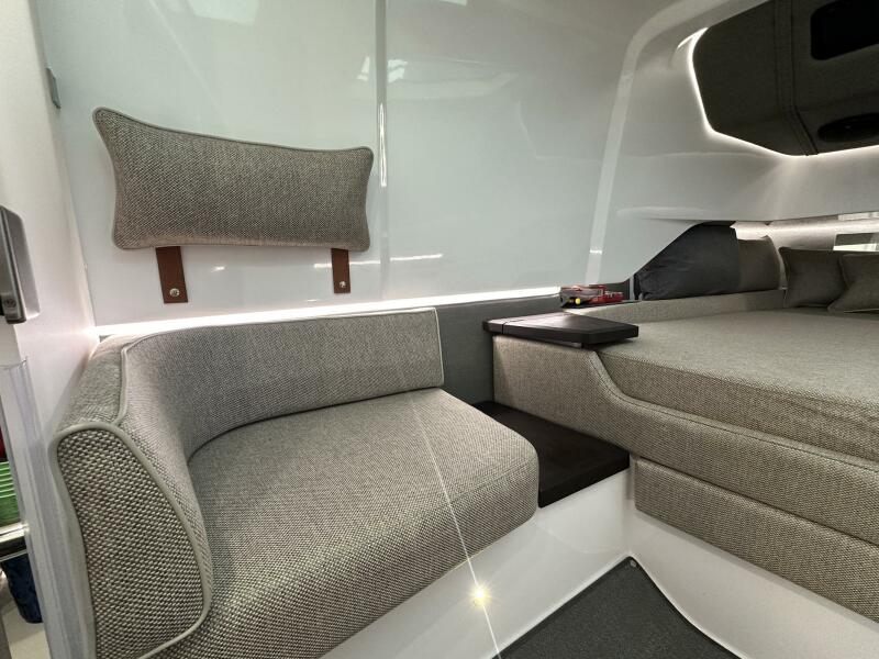 37' 2024 Axopar 37 Sun Top