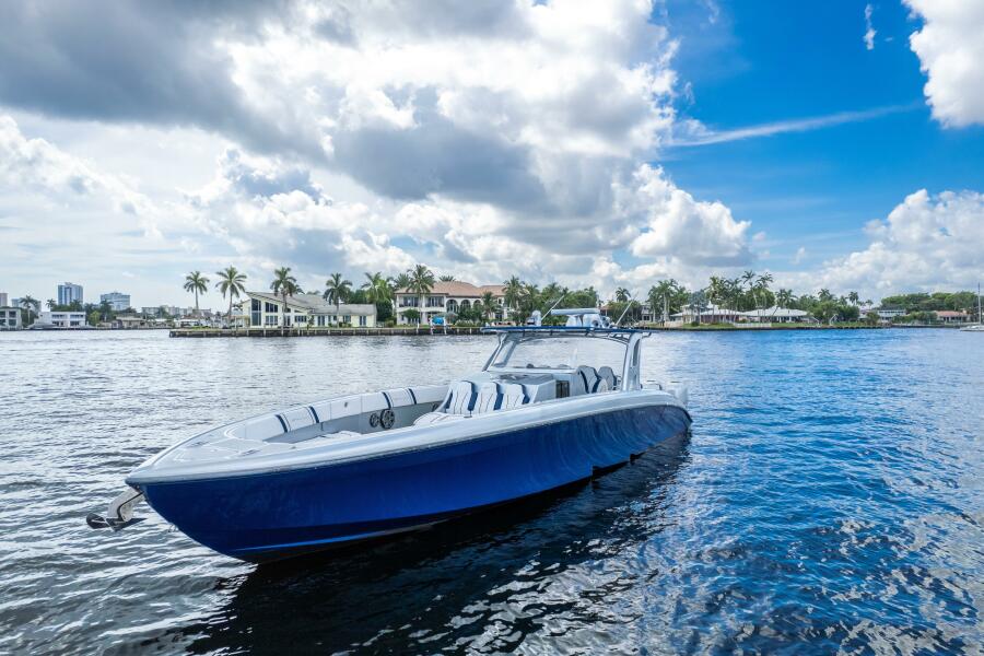 43' 2017 Midnight Express 43 Open