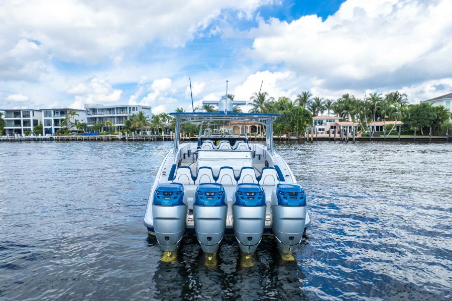 43' 2017 Midnight Express 43 Open