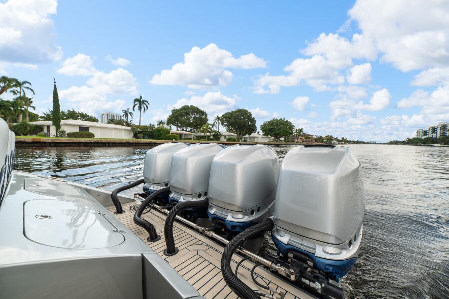 43' 2017 Midnight Express 43 Open