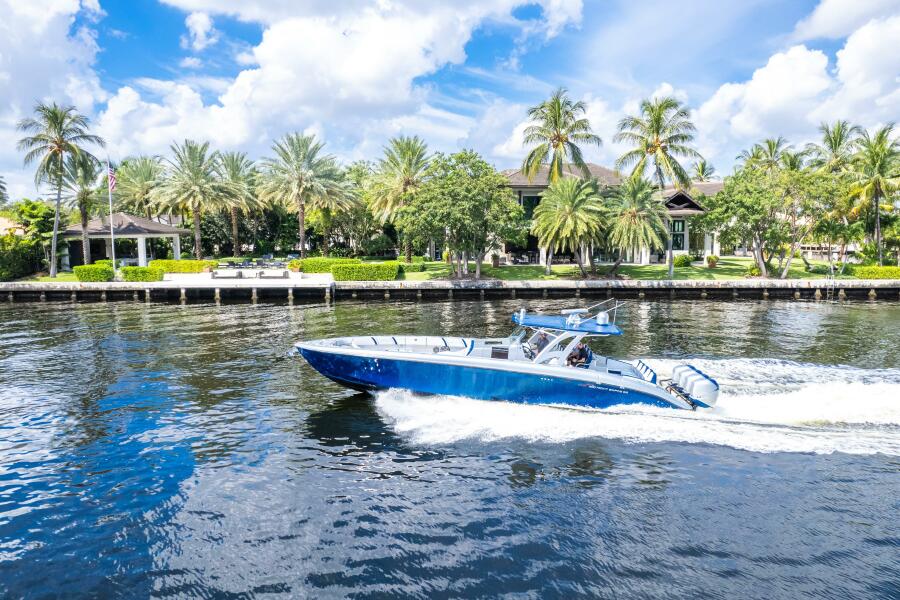 43' 2017 Midnight Express 43 Open