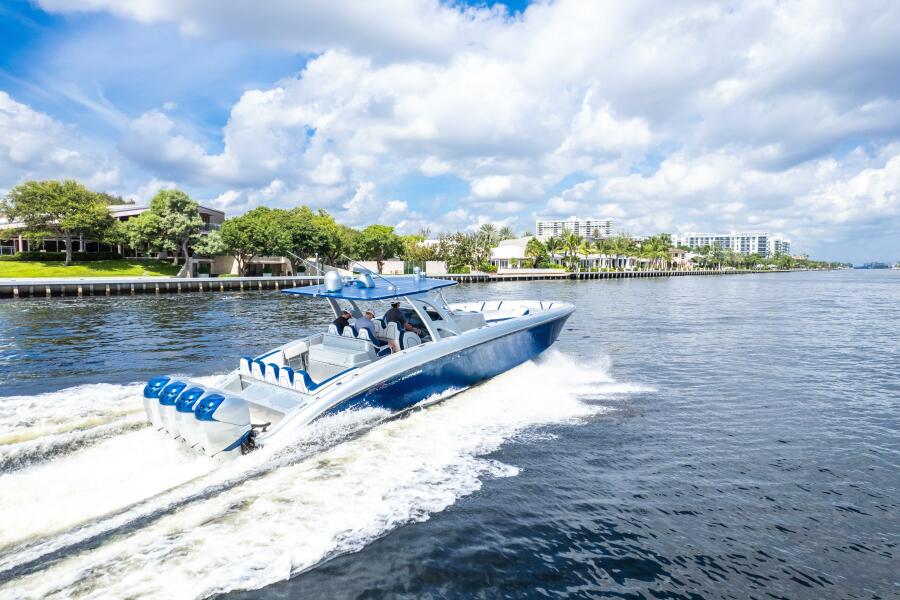 43' 2017 Midnight Express 43 Open