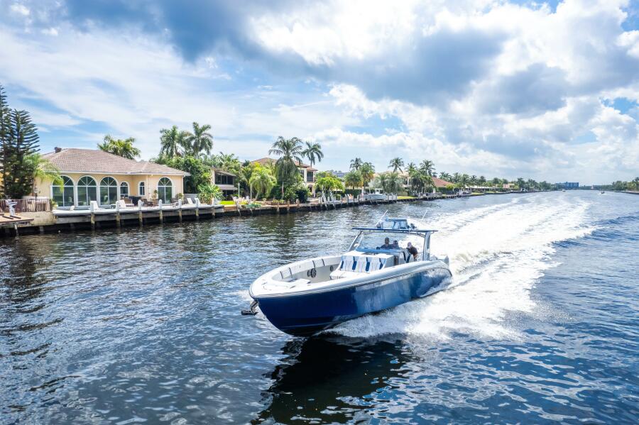 43' 2017 Midnight Express 43 Open