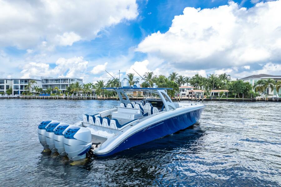 43' 2017 Midnight Express 43 Open