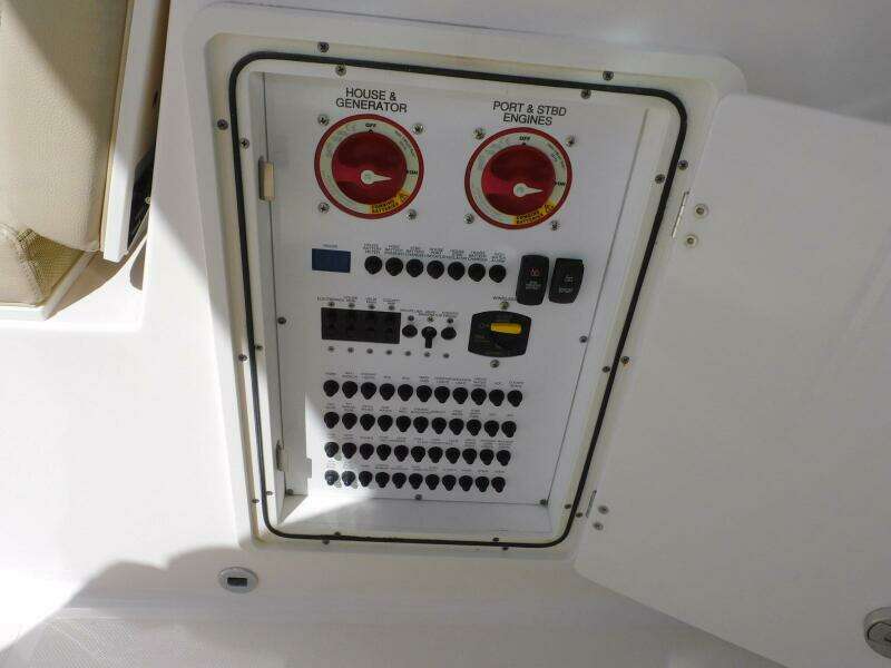 32ft Pursuit Yacht For Sale