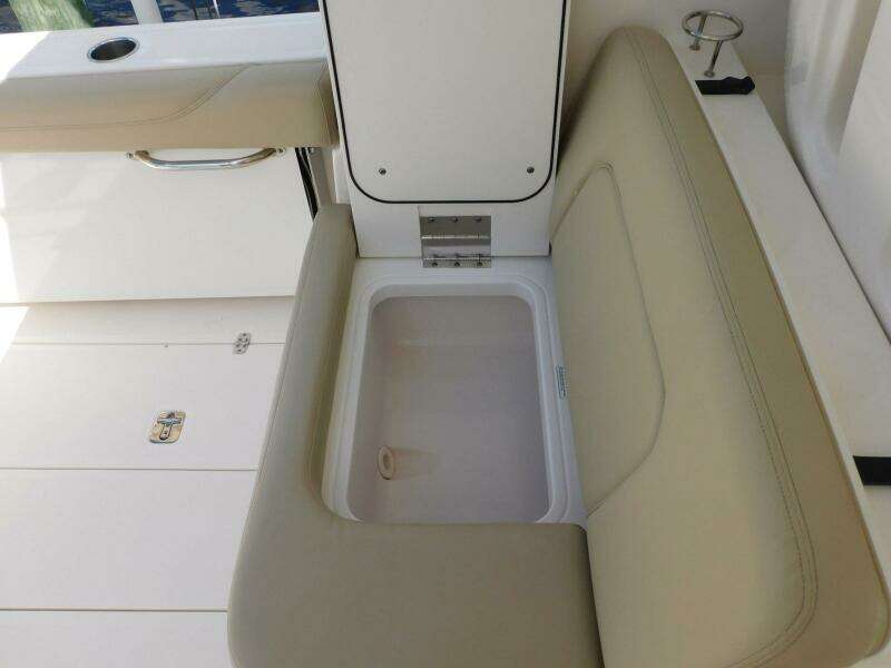 32ft Pursuit Yacht For Sale