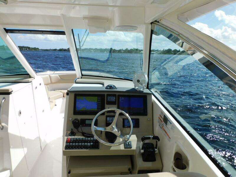 32ft Pursuit Yacht For Sale