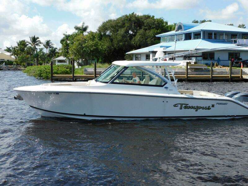 32ft Pursuit Yacht For Sale