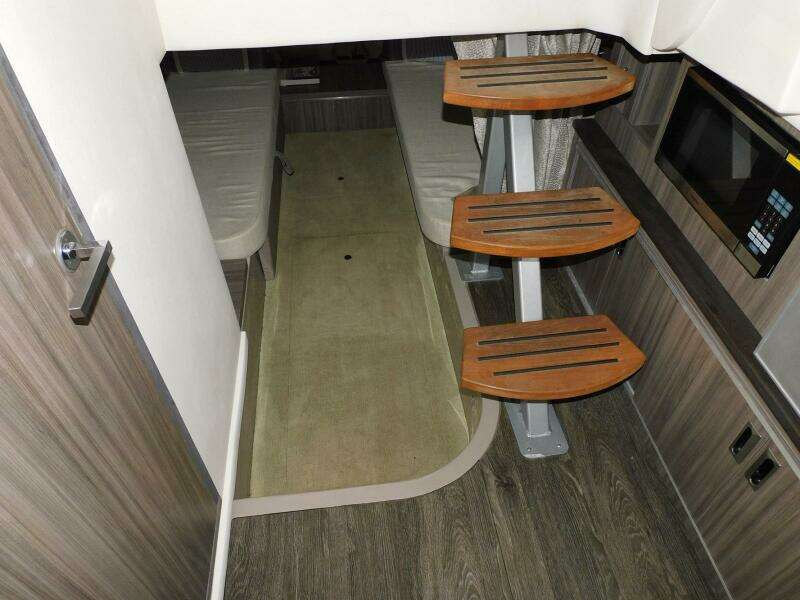 32ft Sea Ray Yacht For Sale