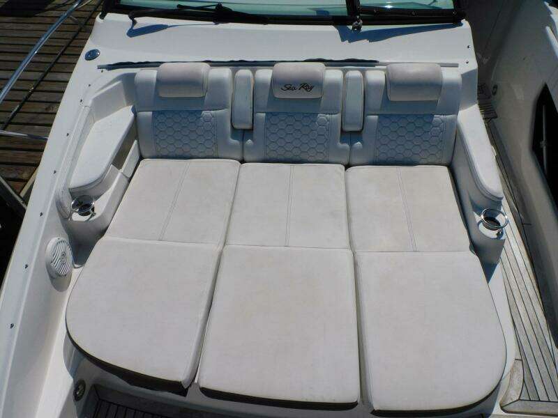 32ft Sea Ray Yacht For Sale