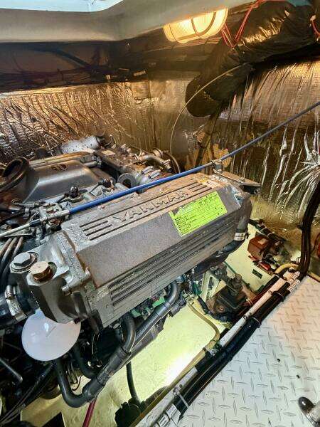 37ft Cruisers Yachts Yacht For Sale