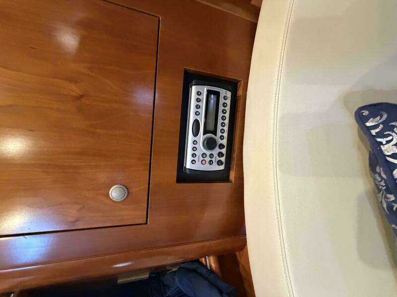 37ft Cruisers Yachts Yacht For Sale
