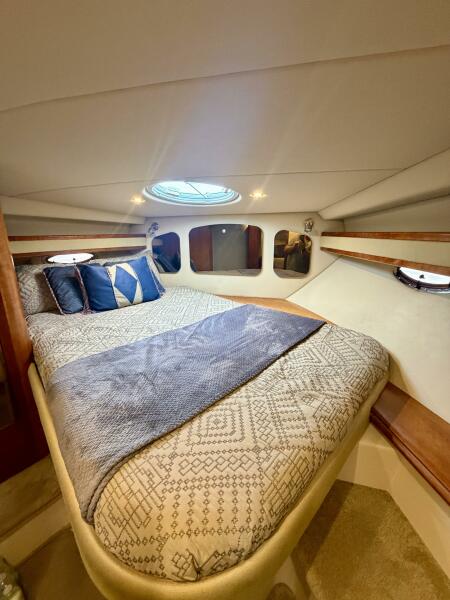 37' 2007 Cruisers Yachts 370 Express