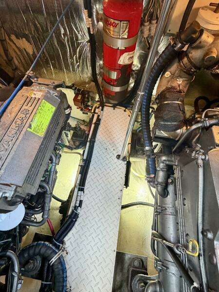 37ft Cruisers Yachts Yacht For Sale