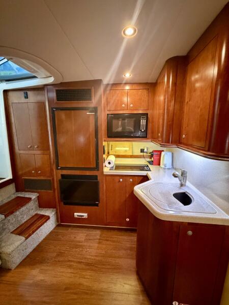 37' 2007 Cruisers Yachts 370 Express