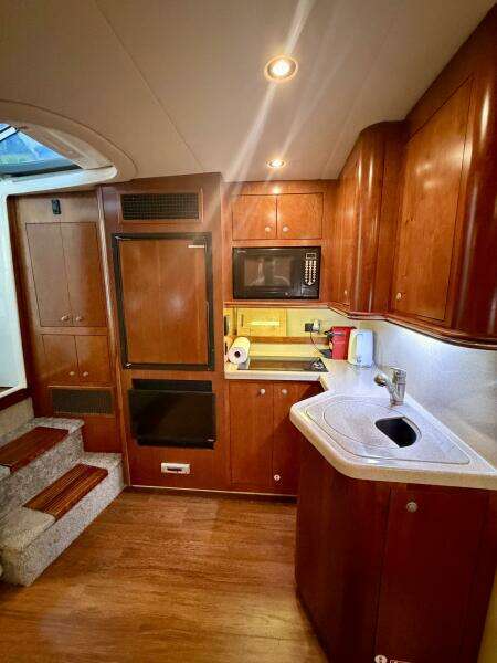 37ft Cruisers Yachts Yacht For Sale