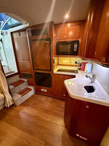 37' 2007 Cruisers Yachts 370 Express