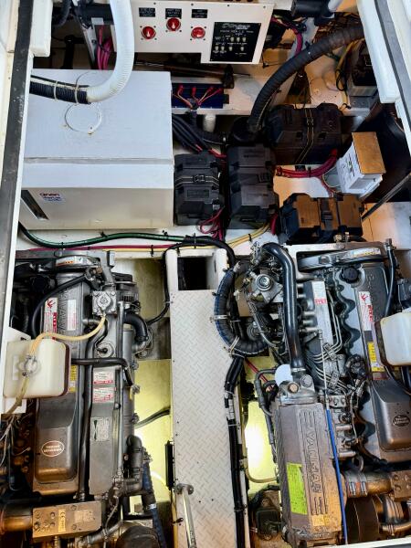 37' 2007 Cruisers Yachts 370 Express