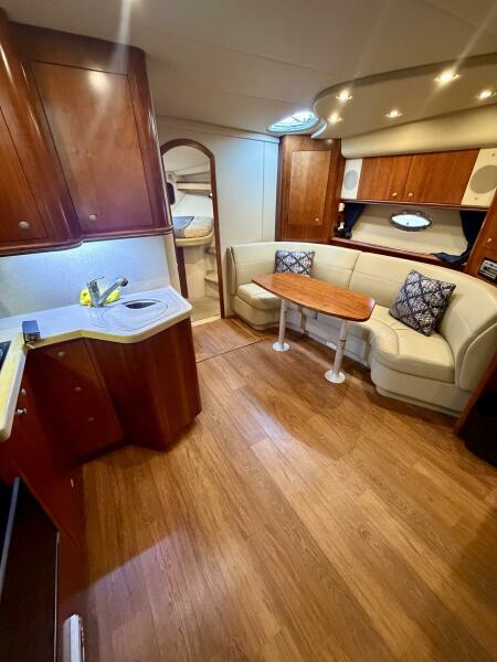 37' 2007 Cruisers Yachts 370 Express