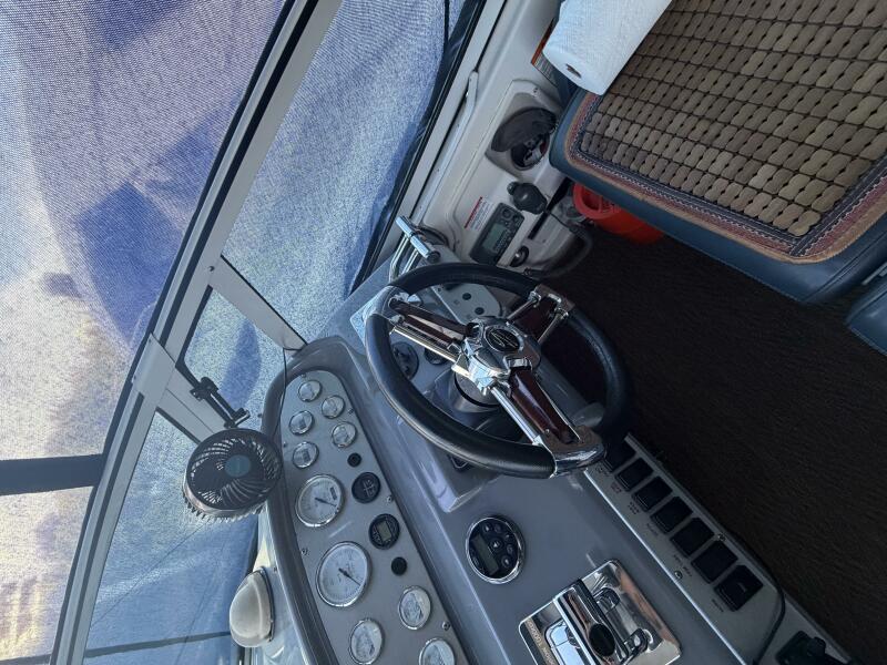 37' 2007 Cruisers Yachts 370 Express