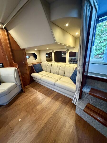 37' 2007 Cruisers Yachts 370 Express