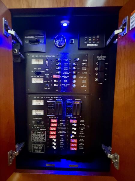 37' 2007 Cruisers Yachts 370 Express