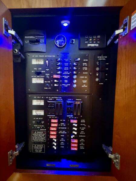 37ft Cruisers Yachts Yacht For Sale