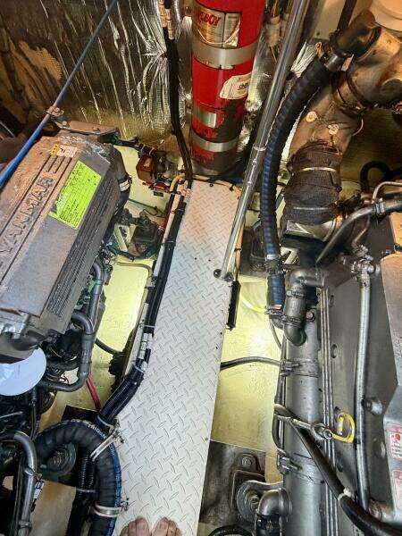 37ft Cruisers Yachts Yacht For Sale