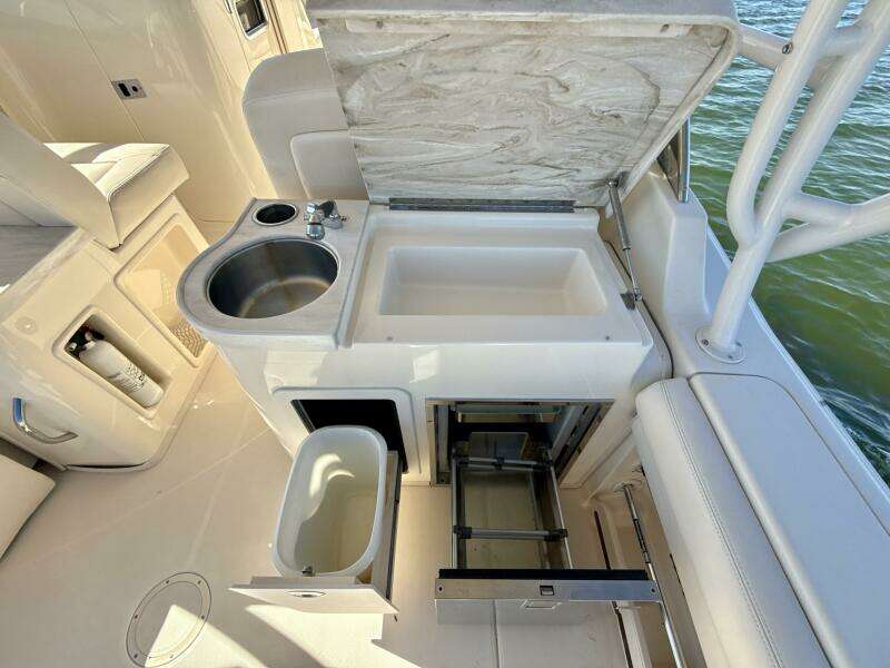 30ft Grady White Yacht For Sale