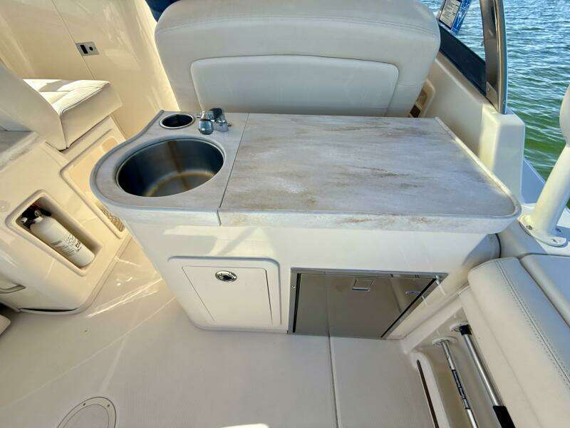 30ft Grady White Yacht For Sale